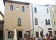 tipični romanski palači prenovljeni leta 2003; levo palača Lovisato desno palača Manzioli